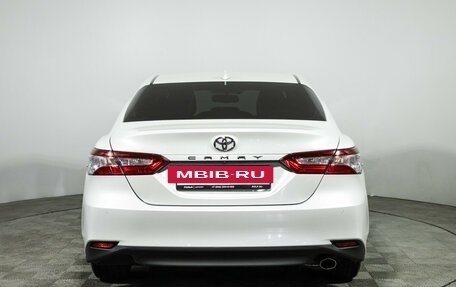 Toyota Camry, 2018 год, 2 399 585 рублей, 6 фотография
