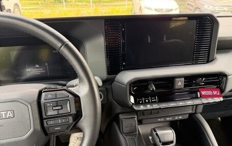 Toyota Land Cruiser Prado, 2024 год, 7 960 000 рублей, 16 фотография