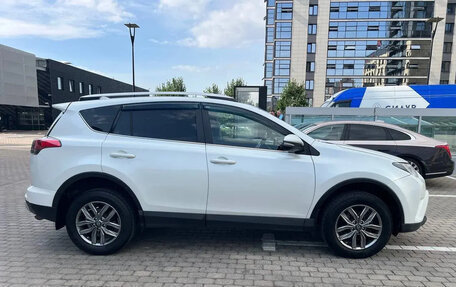Toyota RAV4, 2018 год, 1 690 000 рублей, 7 фотография
