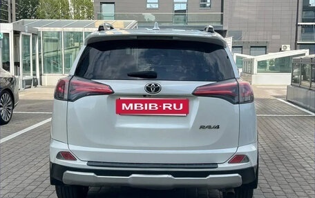 Toyota RAV4, 2018 год, 1 690 000 рублей, 4 фотография