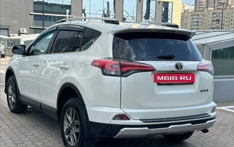 Toyota RAV4, 2018 год, 1 690 000 рублей, 6 фотография