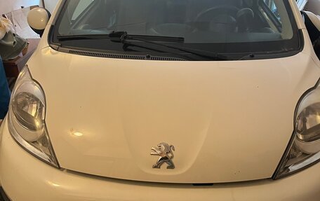 Peugeot 107 I рестайлинг, 2014 год, 700 000 рублей, 3 фотография