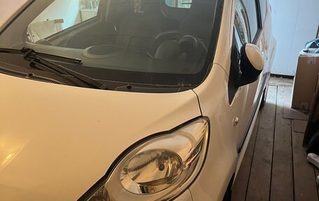 Peugeot 107 I рестайлинг, 2014 год, 700 000 рублей, 4 фотография