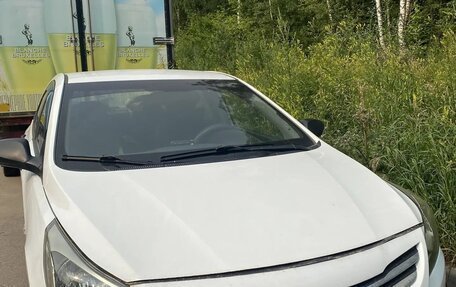 Hyundai Solaris II рестайлинг, 2015 год, 520 000 рублей, 3 фотография