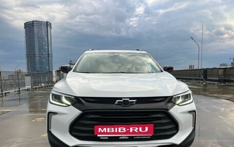 Chevrolet Tracker, 2022 год, 1 999 000 рублей, 10 фотография