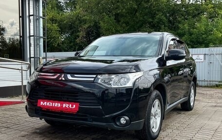 Mitsubishi Outlander III рестайлинг 3, 2013 год, 1 179 000 рублей, 4 фотография