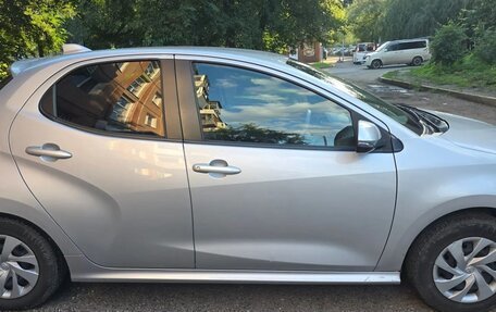 Toyota Yaris, 2022 год, 1 200 000 рублей, 4 фотография