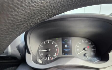 Toyota Yaris, 2022 год, 1 200 000 рублей, 5 фотография