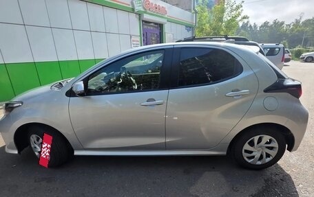 Toyota Yaris, 2022 год, 1 200 000 рублей, 10 фотография