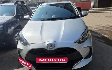 Toyota Yaris, 2022 год, 1 200 000 рублей, 8 фотография