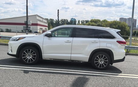 Toyota Highlander III, 2019 год, 5 490 000 рублей, 4 фотография