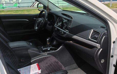 Toyota Highlander III, 2019 год, 5 490 000 рублей, 12 фотография