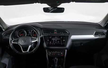 Volkswagen Tiguan II, 2021 год, 3 099 000 рублей, 14 фотография