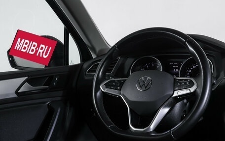 Volkswagen Tiguan II, 2021 год, 3 099 000 рублей, 12 фотография