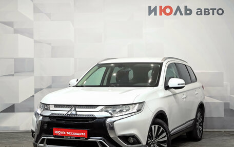 Mitsubishi Outlander III рестайлинг 3, 2018 год, 2 350 000 рублей, 2 фотография