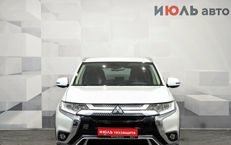 Mitsubishi Outlander III рестайлинг 3, 2018 год, 2 350 000 рублей, 3 фотография