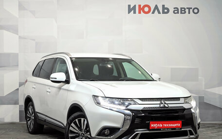 Mitsubishi Outlander III рестайлинг 3, 2018 год, 2 350 000 рублей, 4 фотография