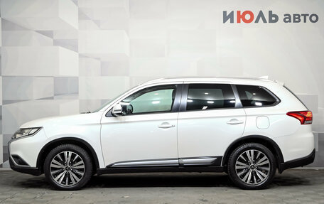 Mitsubishi Outlander III рестайлинг 3, 2018 год, 2 350 000 рублей, 9 фотография