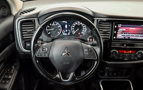 Mitsubishi Outlander III рестайлинг 3, 2018 год, 2 350 000 рублей, 14 фотография