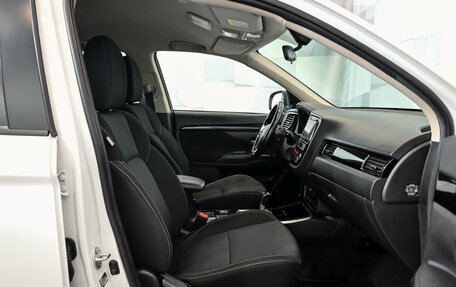 Mitsubishi Outlander III рестайлинг 3, 2018 год, 2 350 000 рублей, 12 фотография