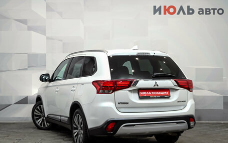 Mitsubishi Outlander III рестайлинг 3, 2018 год, 2 350 000 рублей, 8 фотография