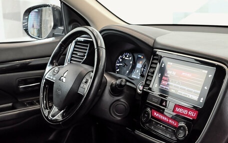 Mitsubishi Outlander III рестайлинг 3, 2018 год, 2 350 000 рублей, 13 фотография