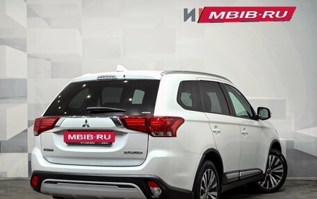 Mitsubishi Outlander III рестайлинг 3, 2018 год, 2 350 000 рублей, 5 фотография