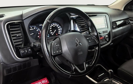 Mitsubishi Outlander III рестайлинг 3, 2018 год, 2 350 000 рублей, 15 фотография