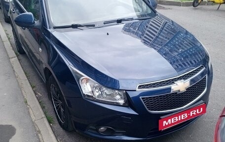 Chevrolet Cruze II, 2010 год, 570 000 рублей, 4 фотография