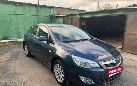Opel Astra J, 2011 год, 1 000 000 рублей, 2 фотография