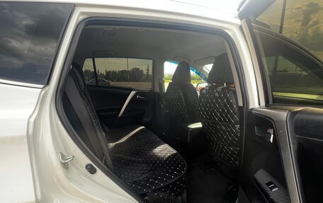 Toyota RAV4, 2015 год, 2 000 000 рублей, 10 фотография