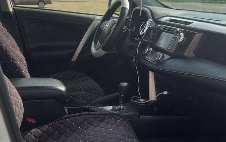 Toyota RAV4, 2015 год, 2 000 000 рублей, 12 фотография