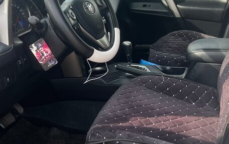 Toyota RAV4, 2015 год, 2 000 000 рублей, 11 фотография
