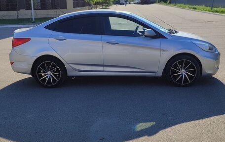 Hyundai Solaris II рестайлинг, 2014 год, 950 000 рублей, 1 фотография