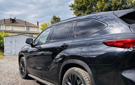 Toyota Highlander, 2021 год, 6 000 000 рублей, 4 фотография