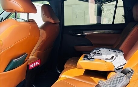 Toyota Highlander, 2021 год, 6 000 000 рублей, 18 фотография