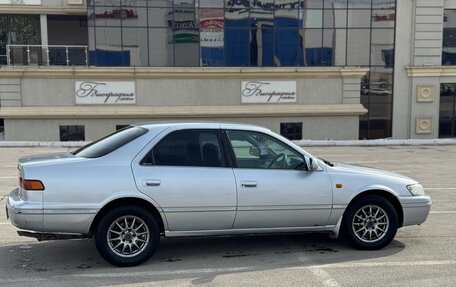 Toyota Camry, 1997 год, 300 000 рублей, 3 фотография