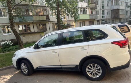 Mitsubishi Outlander III рестайлинг 3, 2016 год, 1 780 000 рублей, 2 фотография