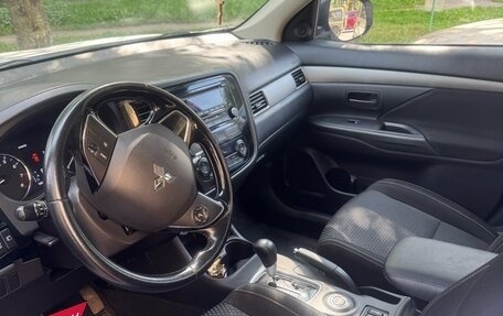 Mitsubishi Outlander III рестайлинг 3, 2016 год, 1 780 000 рублей, 7 фотография