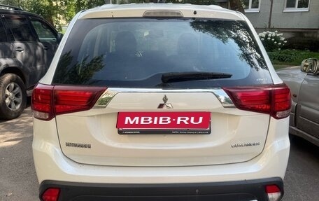 Mitsubishi Outlander III рестайлинг 3, 2016 год, 1 780 000 рублей, 4 фотография