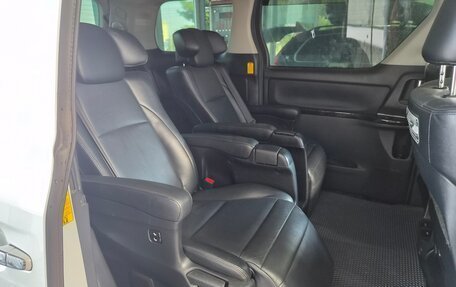 Toyota Vellfire I, 2014 год, 2 600 000 рублей, 24 фотография