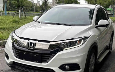 Honda Vezel, 2022 год, 1 340 000 рублей, 2 фотография