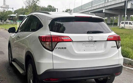 Honda Vezel, 2022 год, 1 340 000 рублей, 4 фотография