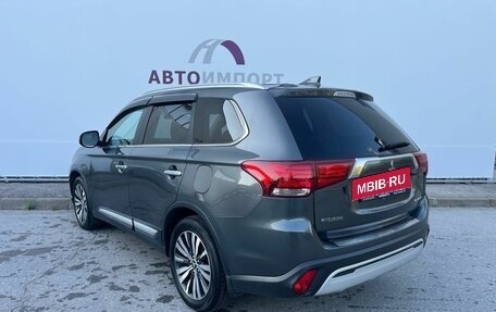 Mitsubishi Outlander III рестайлинг 3, 2019 год, 2 220 000 рублей, 4 фотография