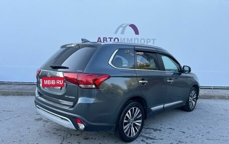 Mitsubishi Outlander III рестайлинг 3, 2019 год, 2 220 000 рублей, 2 фотография