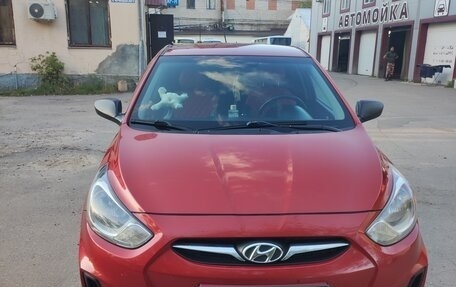 Hyundai Solaris II рестайлинг, 2013 год, 850 000 рублей, 1 фотография
