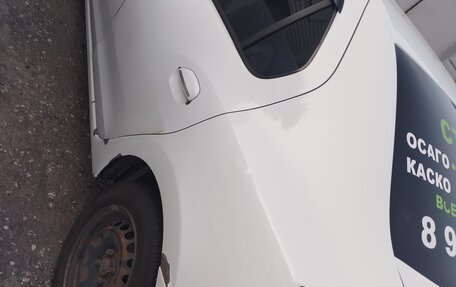 Renault Logan II, 2018 год, 200 000 рублей, 3 фотография