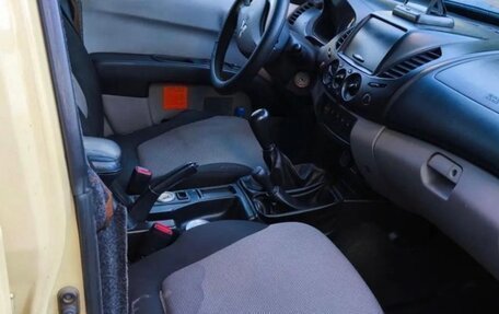 Mitsubishi L200 IV рестайлинг, 2013 год, 825 000 рублей, 4 фотография