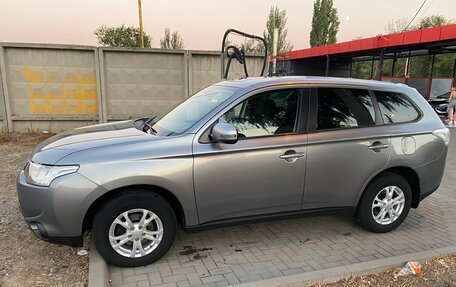 Mitsubishi Outlander III рестайлинг 3, 2013 год, 1 290 000 рублей, 5 фотография