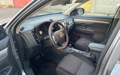 Mitsubishi Outlander III рестайлинг 3, 2013 год, 1 290 000 рублей, 13 фотография